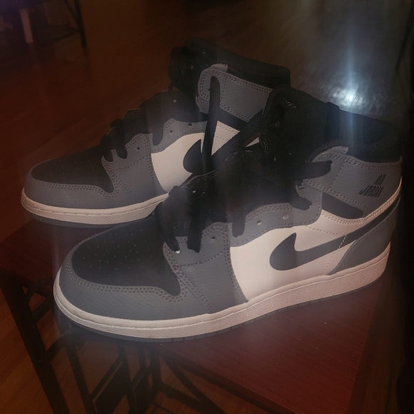 Jordan 1 Retro Sneakers - Picture 5 of 5